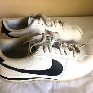 Nike '72 Cortez Edition Black & White Running Shoe